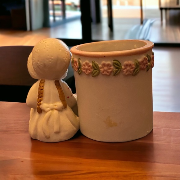 Porcelain figurine with candle holder sweet child with kitten. - Picture 2 of 3